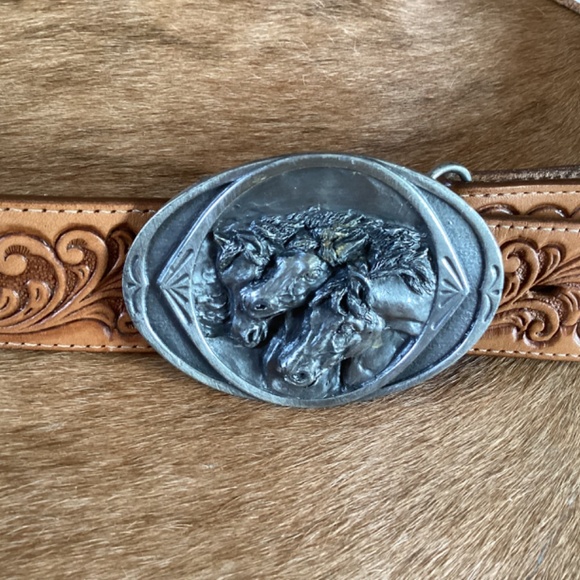 Bergamot Brass Works Inc Etched Three Horse Head Buckle Leather Tooled Belt